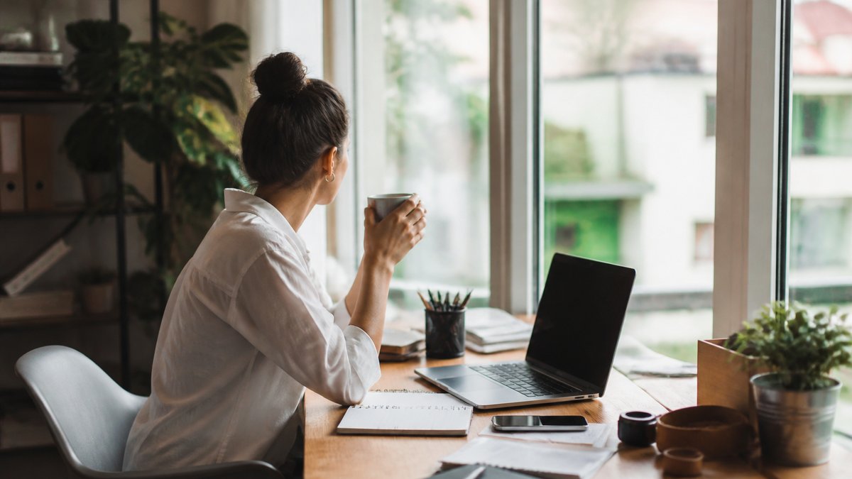 Passer du salariat au freelance : checklist financière et mentale avant de se lancer